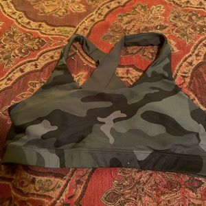 EUC Old Navy Powersoft Sports Bras Múltiple colors
